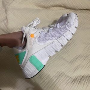 BRAND NEW NIKE FREE METCON 4 TRAINING SHOES